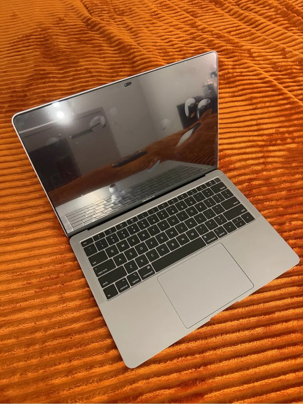 Apple MacBook - Silver Aluminum